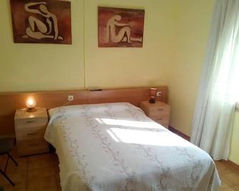 Hostal Lleida - Segur de Calafell - Slaapkamer