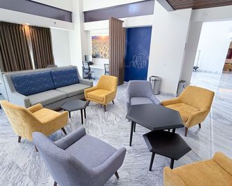 Holiday Inn Express & Suites Los Mochis Centro by IHG - Los Mochis - Salónek