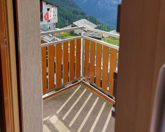 B&B Hotel Alpenrösli - St. Niklaus - Balcony