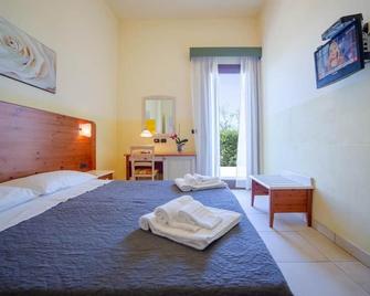 Complesso Turistico Alberghiero Delle Rose - Morciano di Leuca - Camera da letto