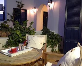 Anita Rooms & Suites Milos - Adamantas