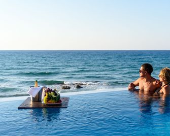 Alexander Beach Hotel & Village Resort - Mália