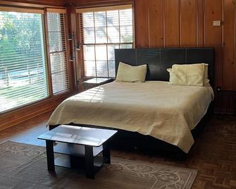 Cozy studio under the Oaks, easy walk to Zilker park and fun! - Austin - Schlafzimmer