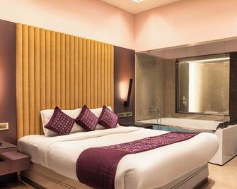 Hotel Royal Palace - Jalgaon - Bedroom
