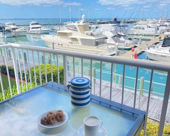 Marina & Sandy Strait Views- Resort Living - אורנגן - מרפסת