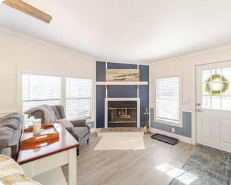 Charming 2-bedroom house on the St John’s River in Palatka with amazing views - Palatka - Sala de estar