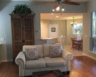 Charming Guest House On Private 5 Acre Riverfront Estate With Dock - Green Cove Springs - Living room