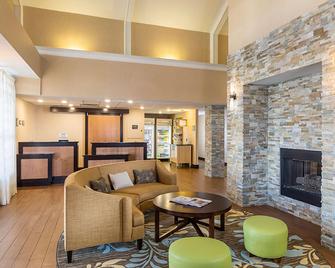 MainStay Suites - Grand Rapids - Front desk
