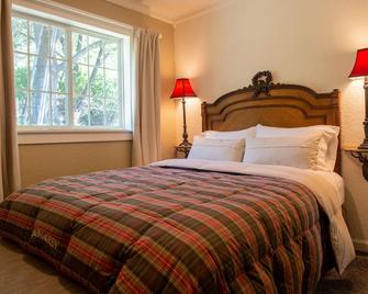 Hartville Hideaway in the Hills - Miner's Cottage - Hartville - Bedroom