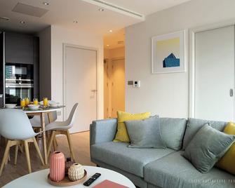 Stunning 1 Bed apartment at Kings Cross-St Pancras - London - Wohnzimmer