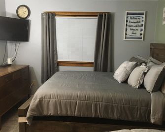 Home Away From Home, Recently Renovated - North Troy - Bedroom