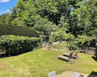 Peaceful Haven in Regional National Park with Private Lake - Dournazac - Patio