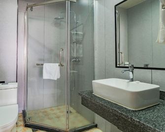 Super 8 Selected Hotel (Linzhi Biri Shenshan Gongbu Old Street Branch) - Ньїнгчі - Спальня