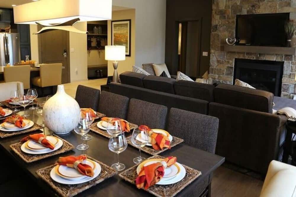 Surrounded by pine forests and mountains! - Truckee - Salle à manger