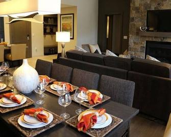 Surrounded by pine forests and mountains! - Truckee - Dining room