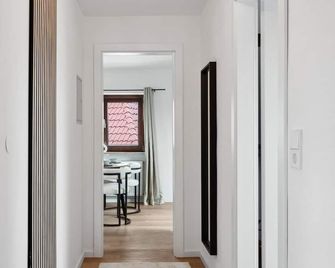 Malu Rooms - Top Lage, Kostenloser Parkplatz, Klima, Netflix, 24h Checkin - Ludwigsburg - Hallway