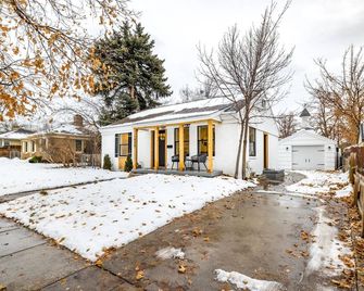 Updated Home in Sugarhouse with Loft and Hot Tub. Short Drive to Ski Resorts! - סולט לייק סיטי - בניין