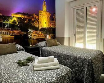 Hostal Paco's - Seville - Bedroom