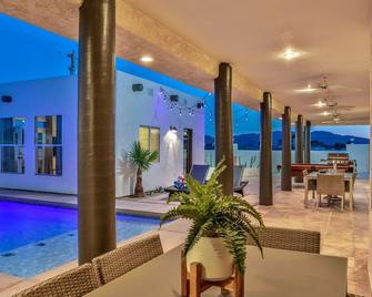 Shoshone - Lake Havasu City - Pool