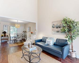 Beach Therapy - Brunswick - Living room