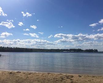 Steps from the beach on Sebago Lake Basin - Windham - Playa