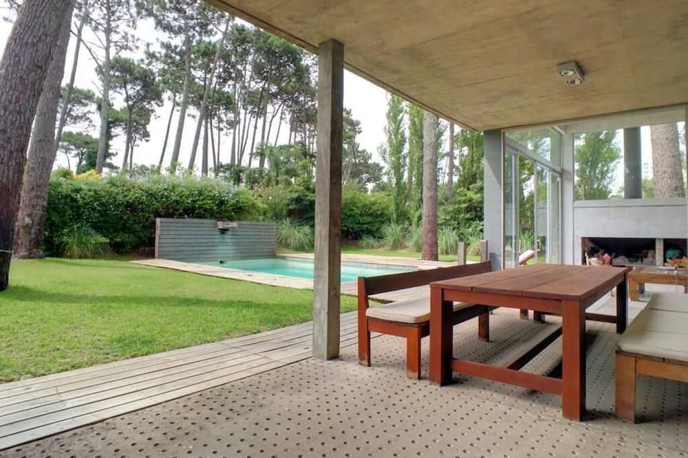 Beautiful architectural home, near everything - פונטה דל אסטה - בריכה