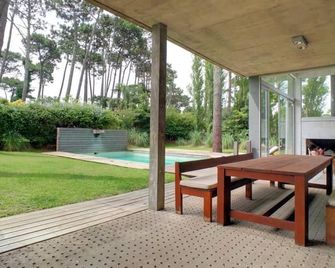 Beautiful architectural home, near everything - פונטה דל אסטה - בריכה