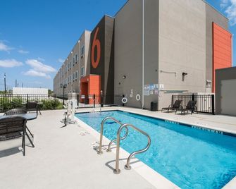 Motel 6 Corpus Christi. Tx - Corpus Christi - Pool