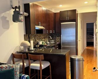 Charming Soho 2br 2ba - New York - Kitchen