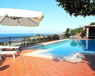 Casa Licinia: A graceful independent house situated in a quiet location, a few minutes from the town center. - Lacco Ameno - Piscina