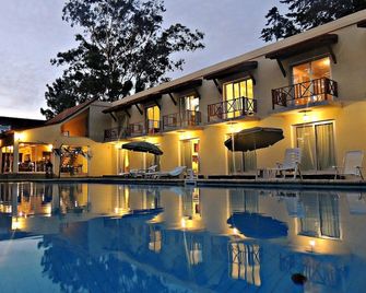 Petit Chateau Hotel Boutique - Punta del Este - Piscina