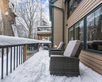Cozy 1 bedroom condo nestled in the heart of The Laurel Highlands. - Farmington - Balcón