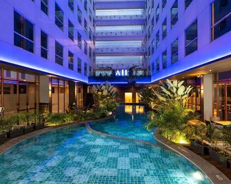 Pop! Hotel Airport Jakarta - Tangerang City - Pool