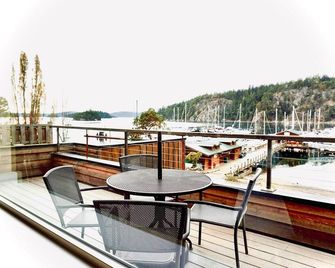 Heart of Deer Harbor - Harbormaster House - Deer Harbor - Balcony