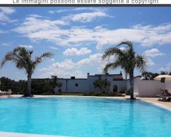 Spacious Quadruple Room in Ancient Masseria Near the sea in a Quiet Olive Trees - Rosa Marina - Pool