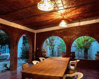 Villa Flores - Mascota