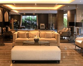 Grand Kuta Hotel and Residence - Kuta - Lounge