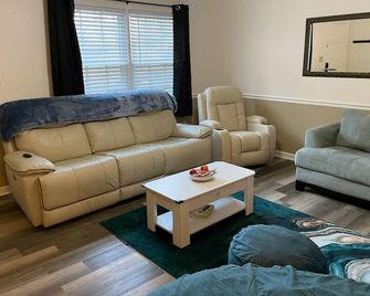 Entire Duplex: Both Units - Commerce - Living room