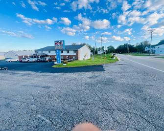 Villa Inn Motel Near Hwy 12 Wi Capital O - Fort Atkinson - Будівля