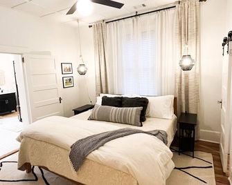 Historic charm near downtown/Bruce's Field - Aiken - Schlafzimmer