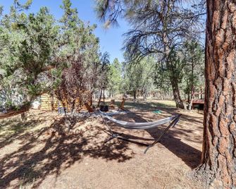 Decks and Fire Pit Rustic-Modern Overgaard Cabin! - Heber-Overgaard - Patio