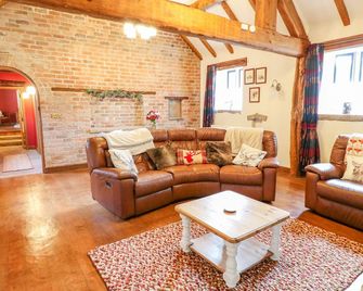Woodland Lodge - Alfreton - Living room