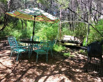 Rustic Cabin Rental Perfect for Families in Texas Hill County - Marble Falls - Patio