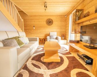 L'orée des bois, SPA et Sauna - Gerbépal - Sala de estar