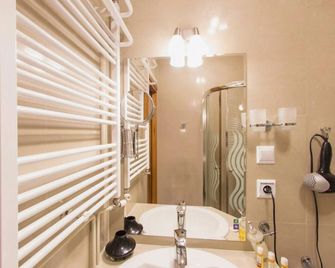 Apartamenty Kajzer - Krakow - Bathroom