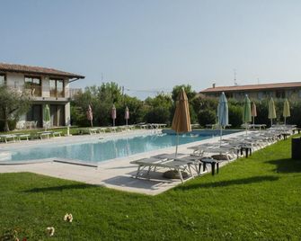Residence Molino - Holiday Apartments - Manerba del Garda - Pool