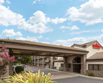 Hawthorn Suites by Wyndham Napa Valley - Napa - Building