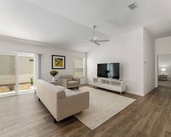 Brand New Eastport Patio Villa - Golf Cart Included - Sumterville - Living room