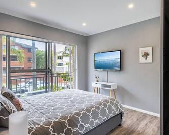 Veronica Court 2, 4 Weatherly Cl - Between Little Beach & Shoal Bay Beach, Wifi & Aircon - Nelson Bay - Bedroom