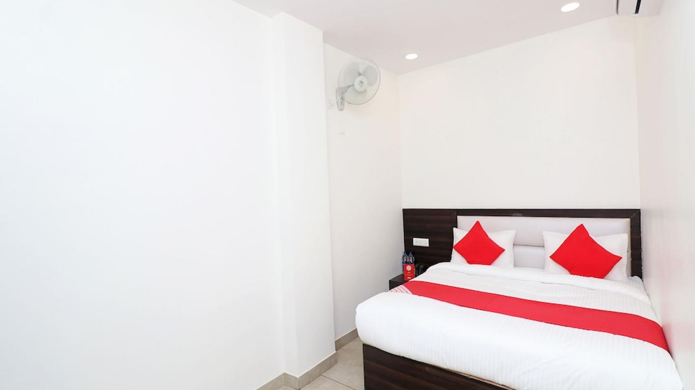 Oyo 28246 Rohtak Residency